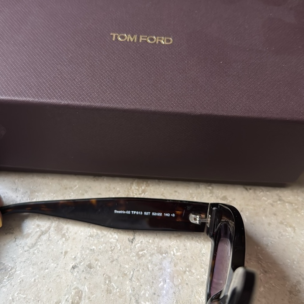Tom Ford Black Oversized sunglasses Beatrice Havana TF613 - Picture 2 of 4